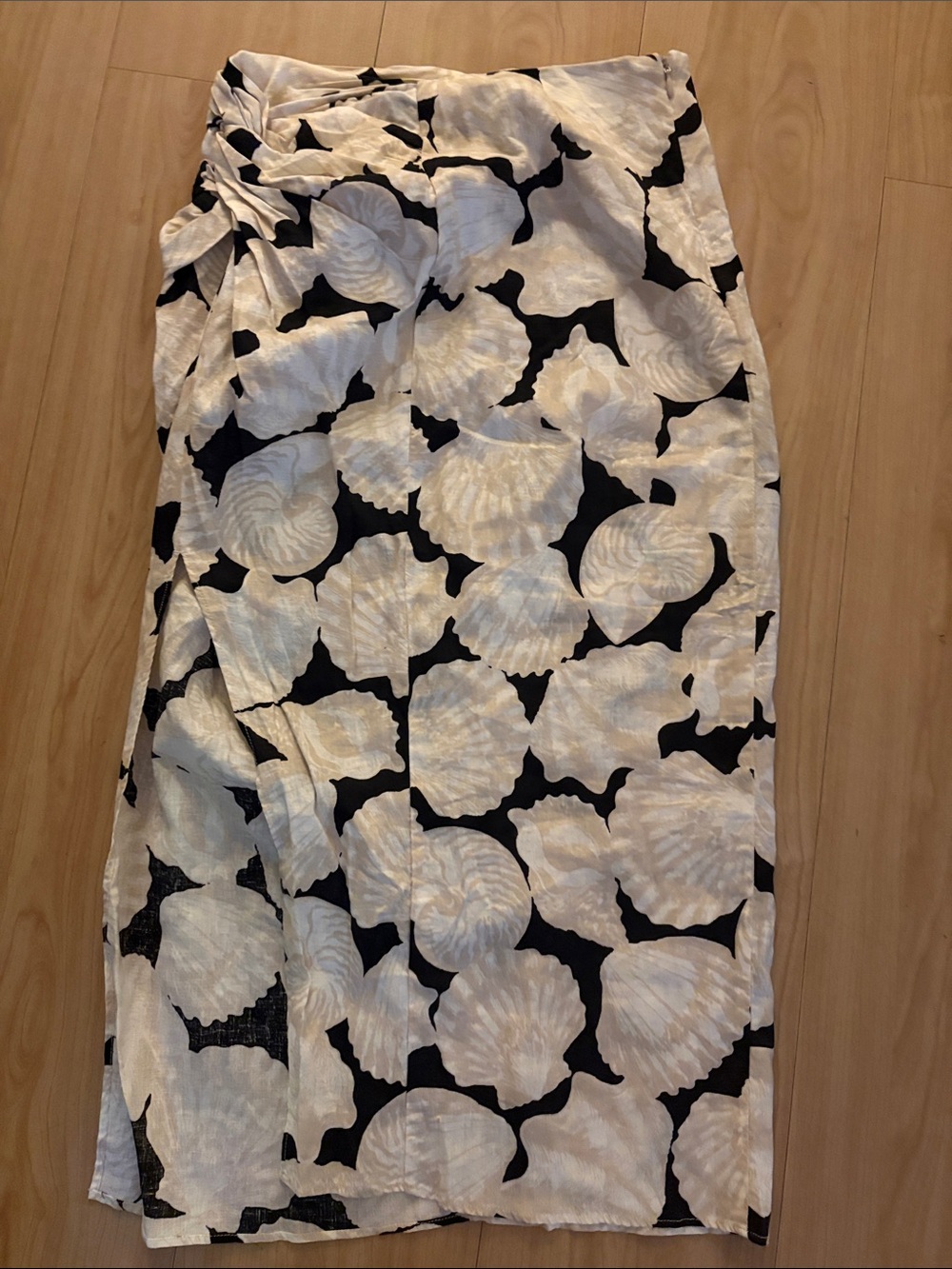 H&M Black & White Shell-Print Swim Sarong LINEN BLEND